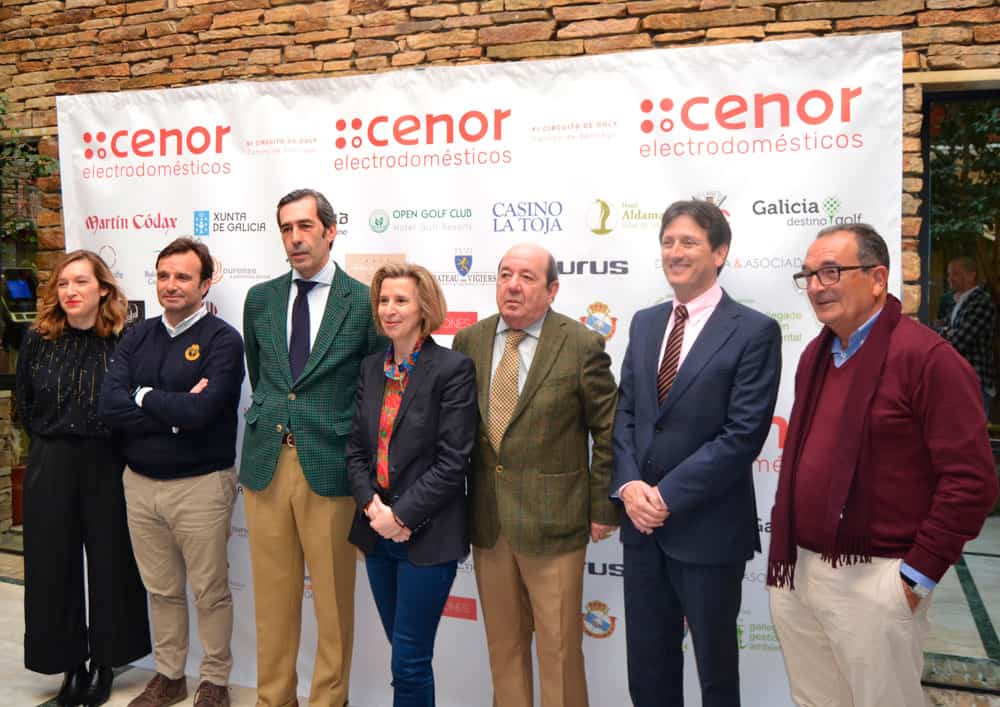 (Vilma Otero, Directora de Marketing Cenor, Celso Barrios, Presidente RAC Santiago, Javier González, Director Gerente Grupo Cenor, Carmen Pita, Directora de promoción Turismo de Galicia, Javier de la Cerda, Director Técnico del Circuito, Fernando Sánchez, representante de Open Golf Club y Fernando Ramos Lista, Vicepresidente de RAC Santiago