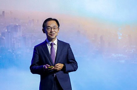 Ryan Ding, director del Consejo Ejecutivo de Huawei y presidente de la Unidad de Negocio de Operadores, durante el Global Mobile Broadband Forum.