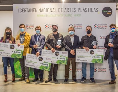 FOTO DE FAMILIA DE LOS GANADORES DEL CERTAMEN CIRCULART