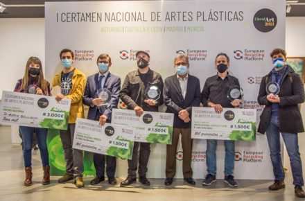 FOTO DE FAMILIA DE LOS GANADORES DEL CERTAMEN CIRCULART