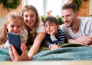 familia smartphone