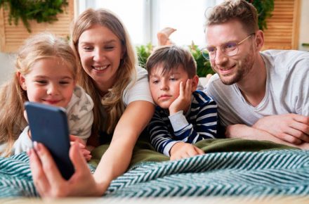 familia smartphone
