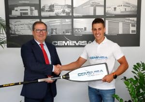 Alberto Chamorro, director de la Plataforma de Galicia de CEMEVISA, junto al piragüista Manu Garrido