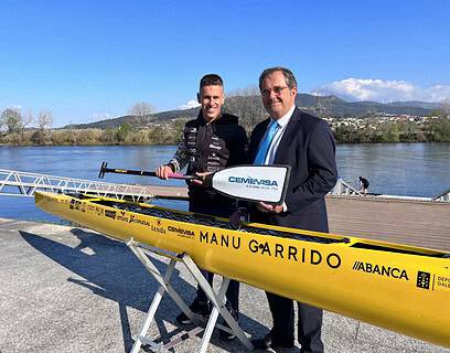 Manu Garrido, piragüista, y Alberto Chamorro, director Plataforma Galicia CEMEVISA