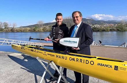 Manu Garrido, piragüista, y Alberto Chamorro, director Plataforma Galicia CEMEVISA