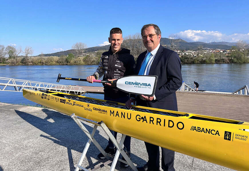 Manu Garrido, piragüista, y Alberto Chamorro, director Plataforma Galicia CEMEVISA
